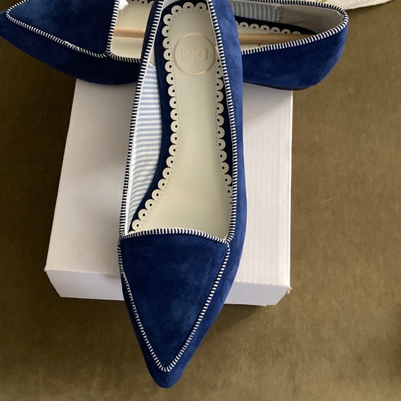 1901 purchased at Nordstrom. Navy suede flats never worn size 6 - Picture 2 of 8